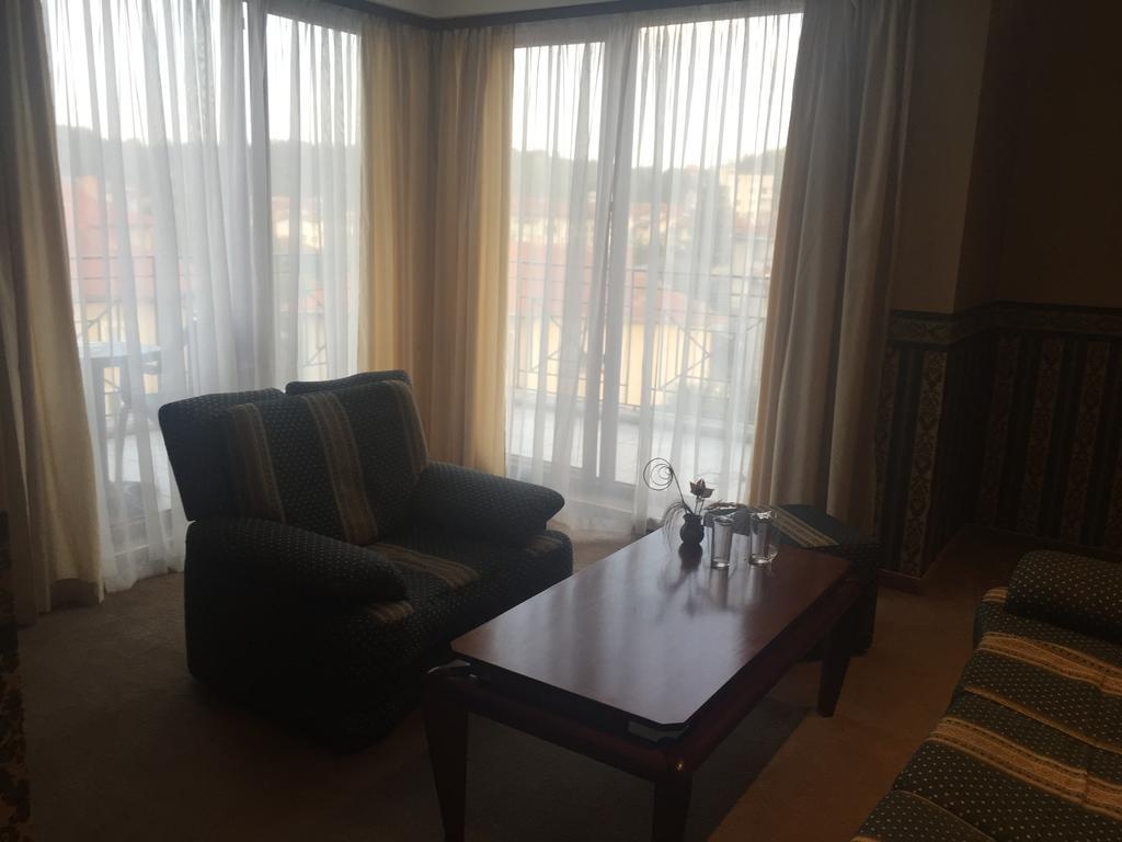 Chateau Montagne Hotel Troyan Троян Екстер'єр фото