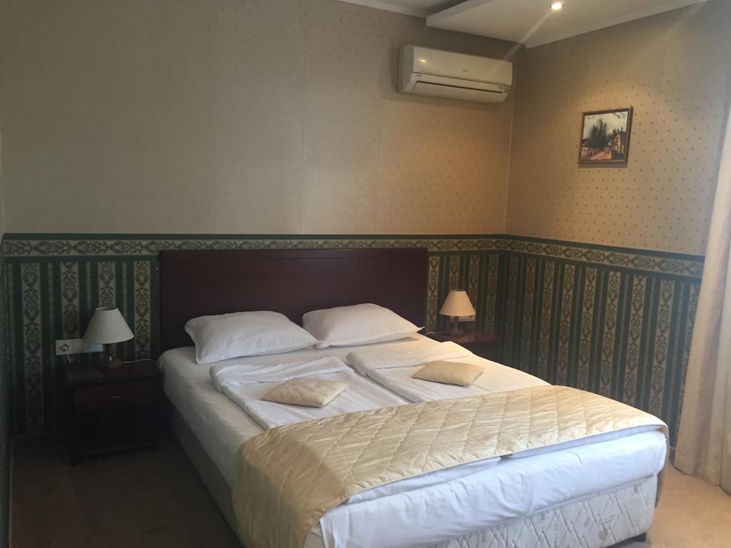 Chateau Montagne Hotel Troyan Троян Екстер'єр фото