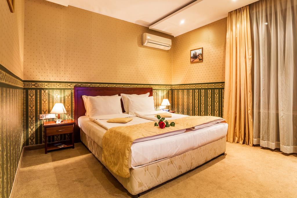 Chateau Montagne Hotel Troyan Троян Екстер'єр фото