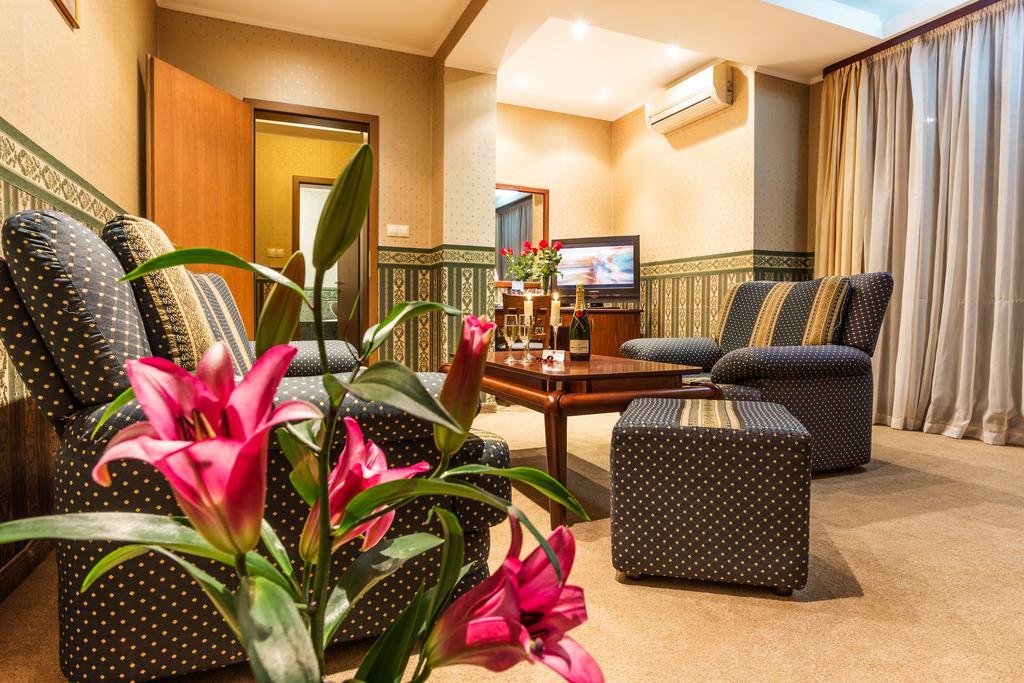 Chateau Montagne Hotel Troyan Троян Екстер'єр фото