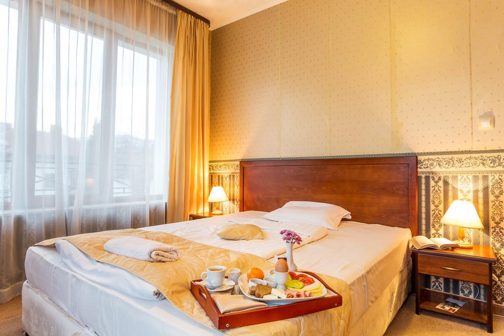 Chateau Montagne Hotel Troyan Троян Екстер'єр фото