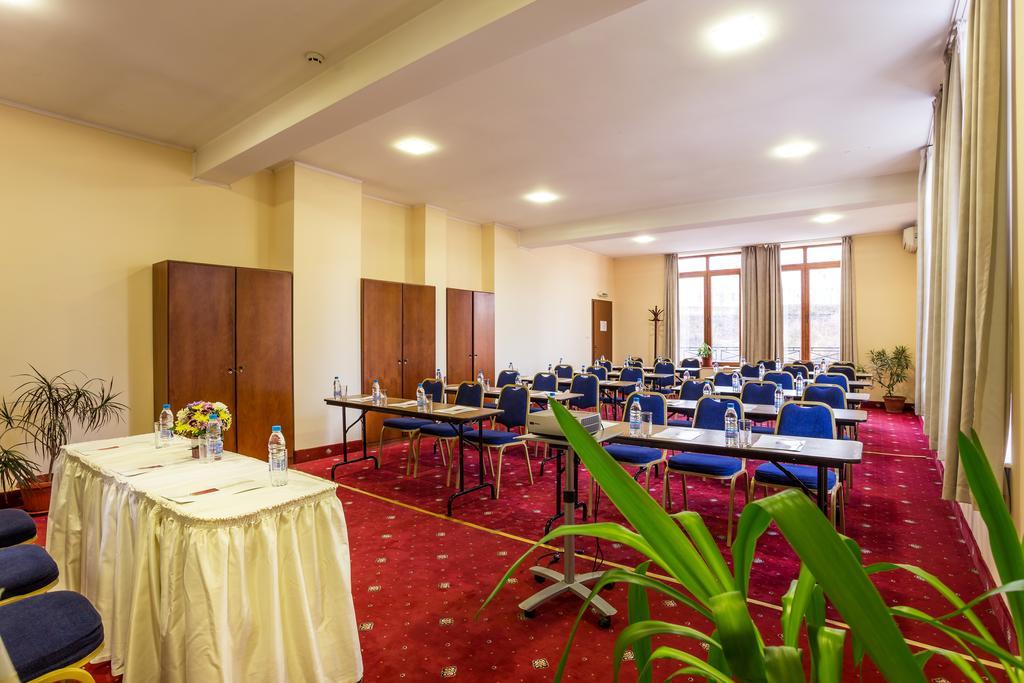 Chateau Montagne Hotel Troyan Троян Екстер'єр фото